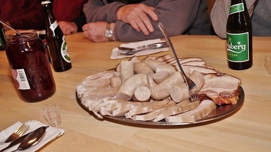 Sæsonstart 1. Marts med Gule Ærter i Klublokalet.